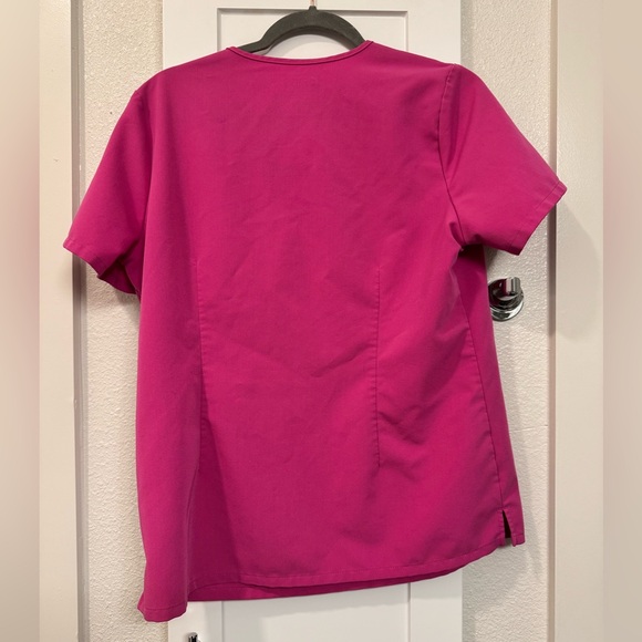 FIGS Electric Orchid Scrub Set — Catarina Top + Zamora Joggers (Medium) - Picture 7 of 10